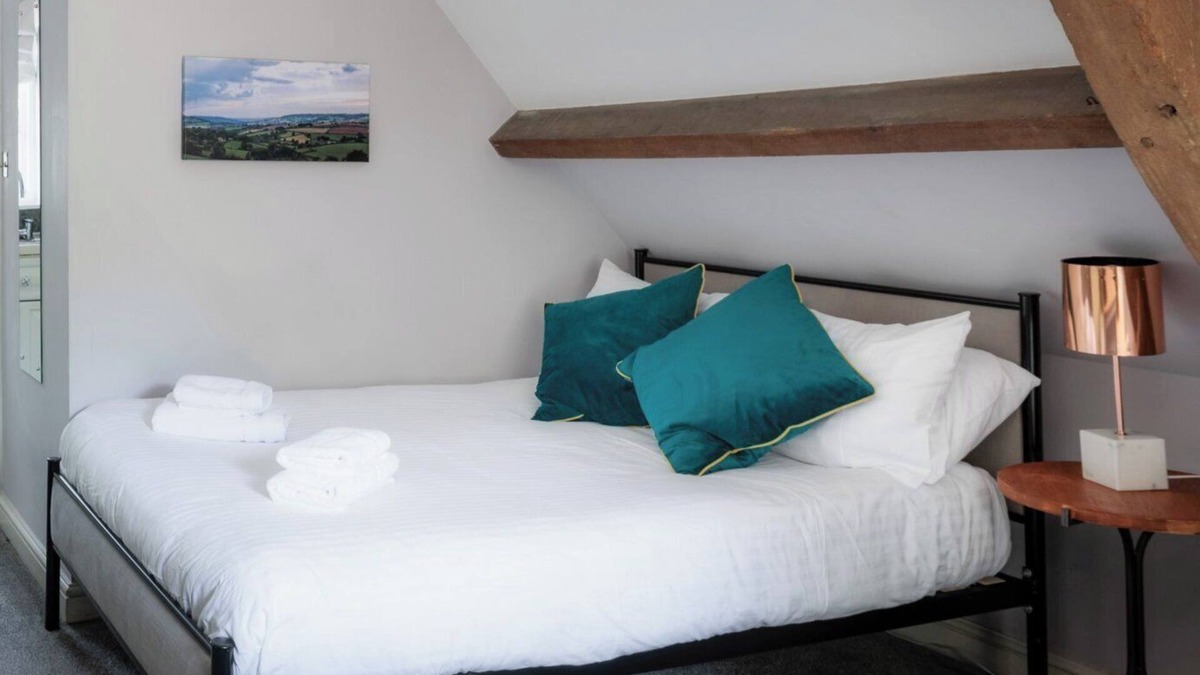 Box Apartment | Self catered Coach House near Bath, sleep 4 with private entrance, marble bathroom, parking, Wifi