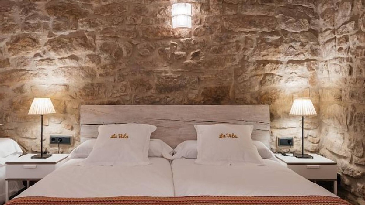 Castellnou de Bages Cottage | Self catering La Vila D'Argençola for 8 people