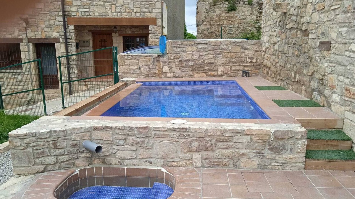 Savalla del Comtat Cottage | Self catering Cal Xavier for 12 people