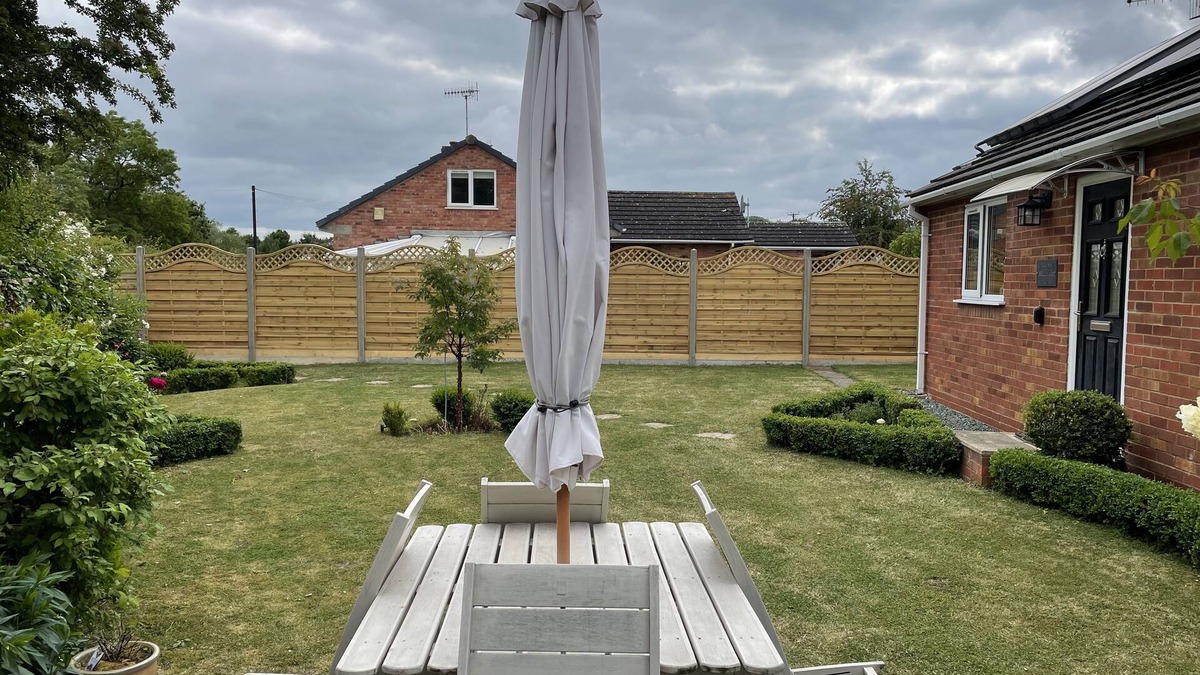 Frampton on Severn Cottage | Self catering modern bungalow with private enclosed garden