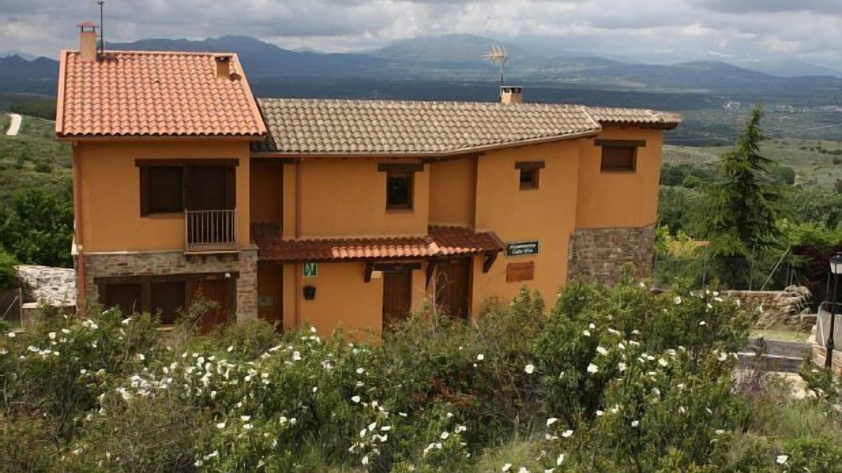Berzosa del Lozoya Cottage | Self catering El Esguizaro for 4 people