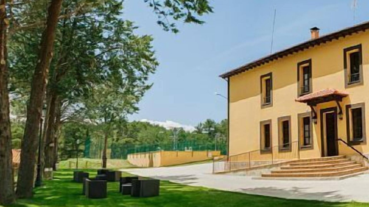 Hontoria del Pinar Cottage | Self catering Centro Río Lobos for 9 people