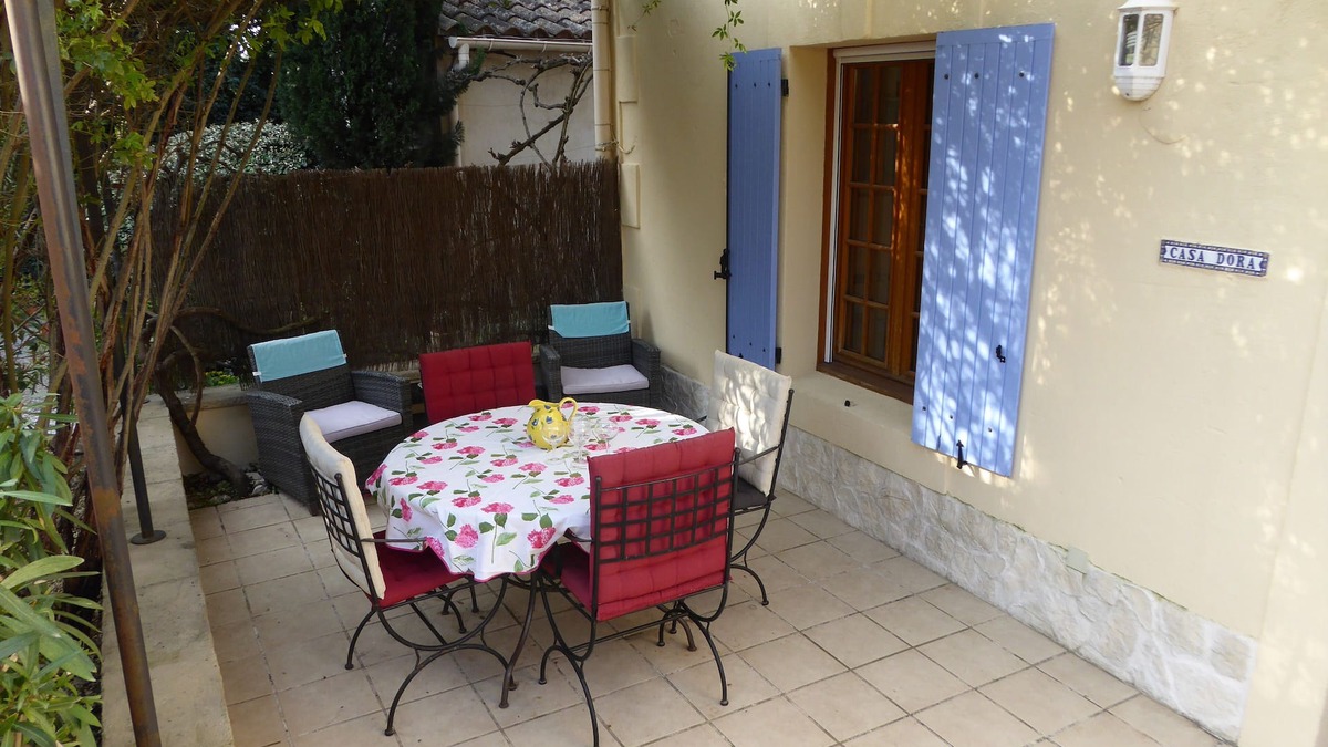 Rognonas Apartment | Self-Catering 2 Bedroom/2 Bathroom Apartment with AC in the Heart of Provence