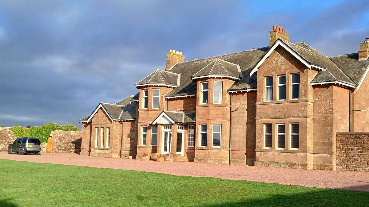 Prestwick Bed & Breakfast | Self Catering Apartment (South Wing) at St Andrews House Prestwick sleeps 5nn