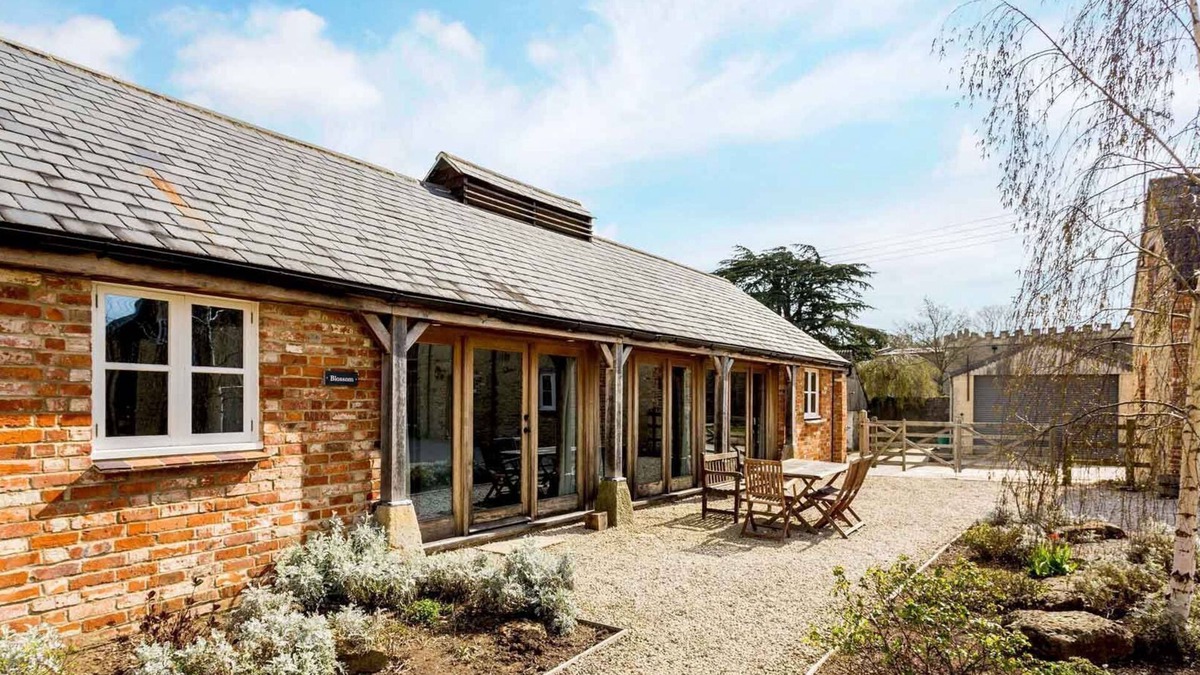 Shellingford Cottage | Self catering Cotswold holiday accommodation within easy reach of Oxford - Blossom Barn