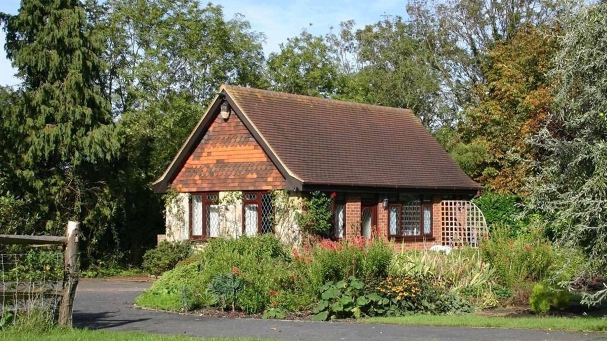 Clayton Cottage | Self Catering cottage with double bedroom