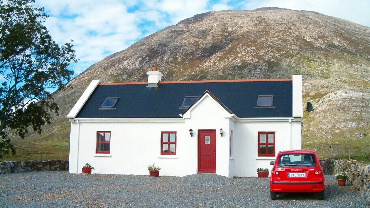 Recess Cottage | SELF CATERING COTTAGE IN PICTURESQUE INAGH VALLEY, Recess, CONNEMARA, With Wi-Fi