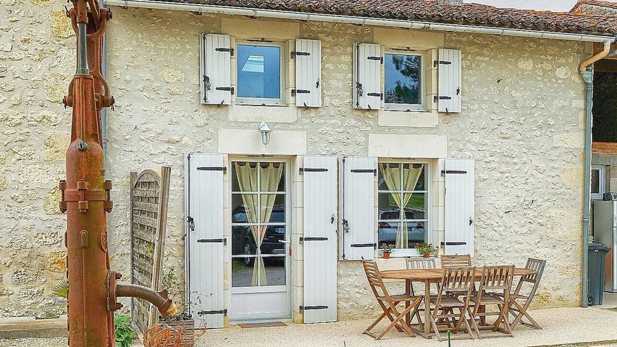 Nieul-les-Saintes House | self-catering holiday home