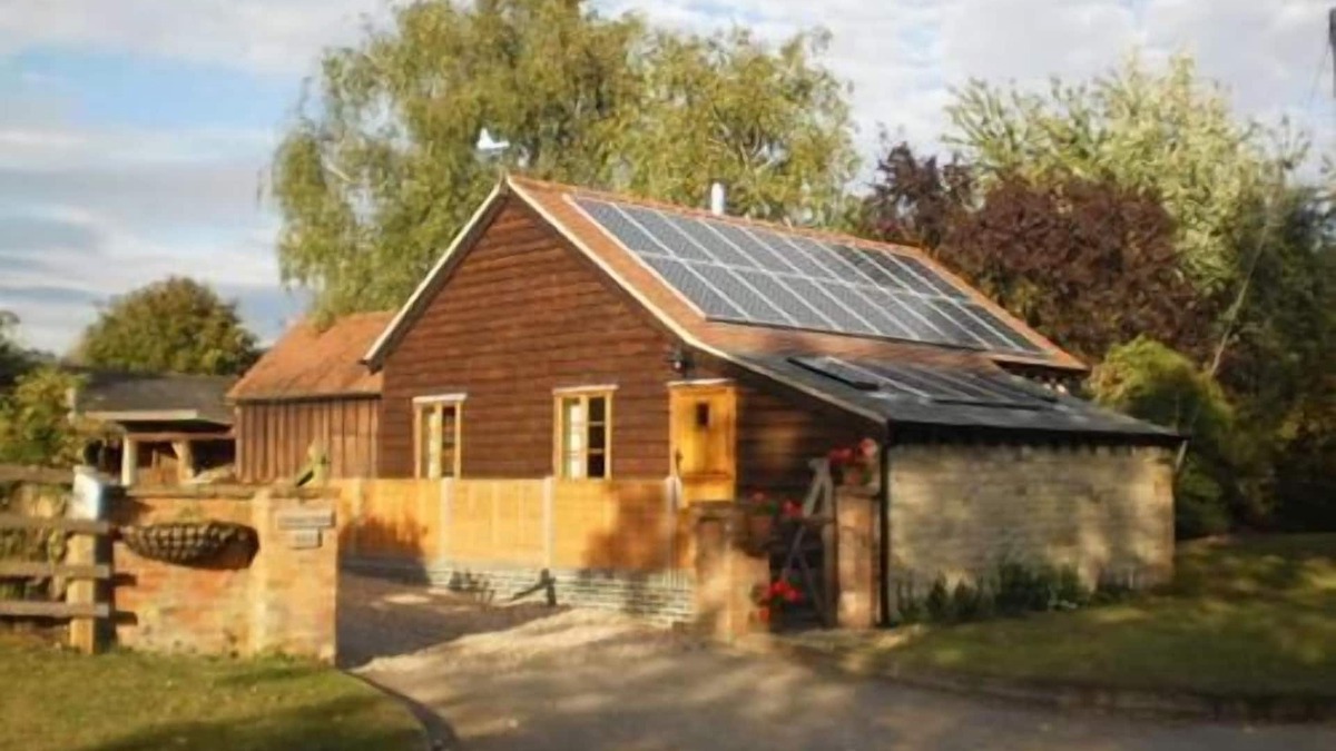 Quedgeley Cottage | Self Catering Holiday Accomodation In Fulready, South Warwickshire, England