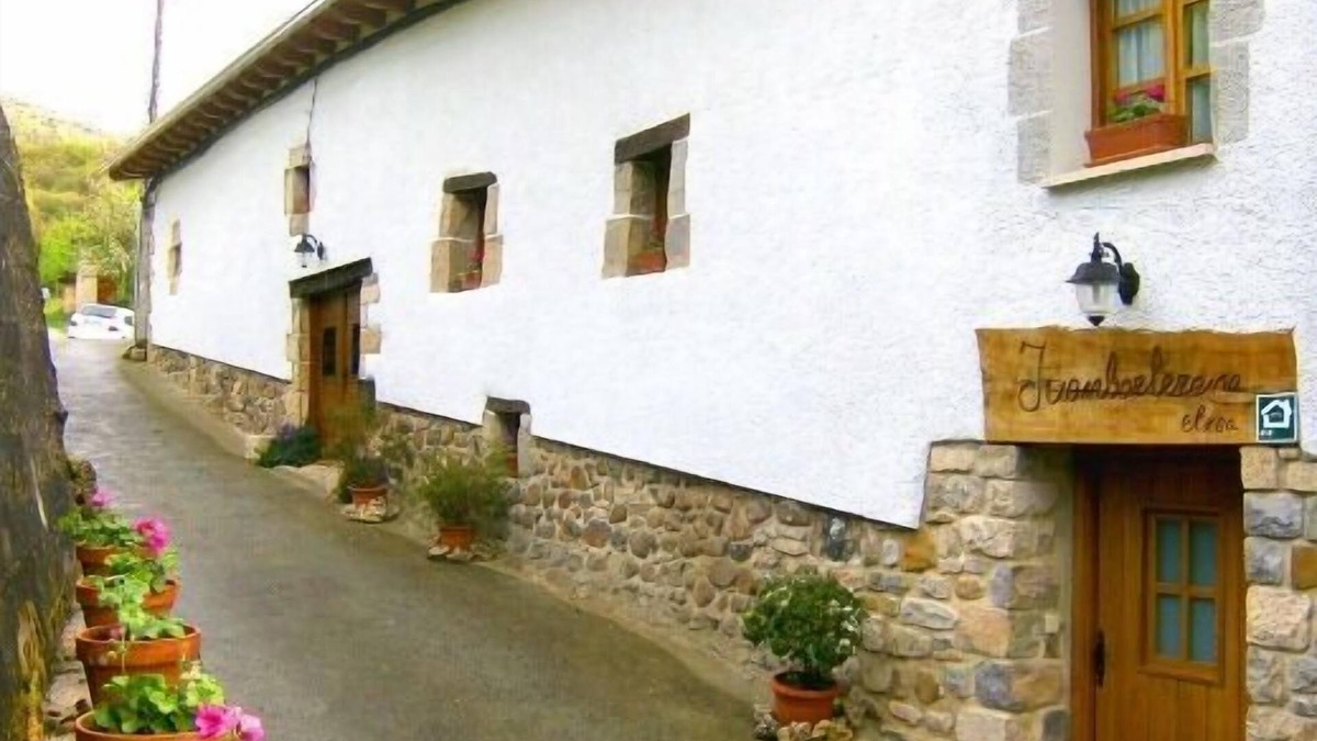Ollo Cottage | Self catering Juanbarterena for 10 people