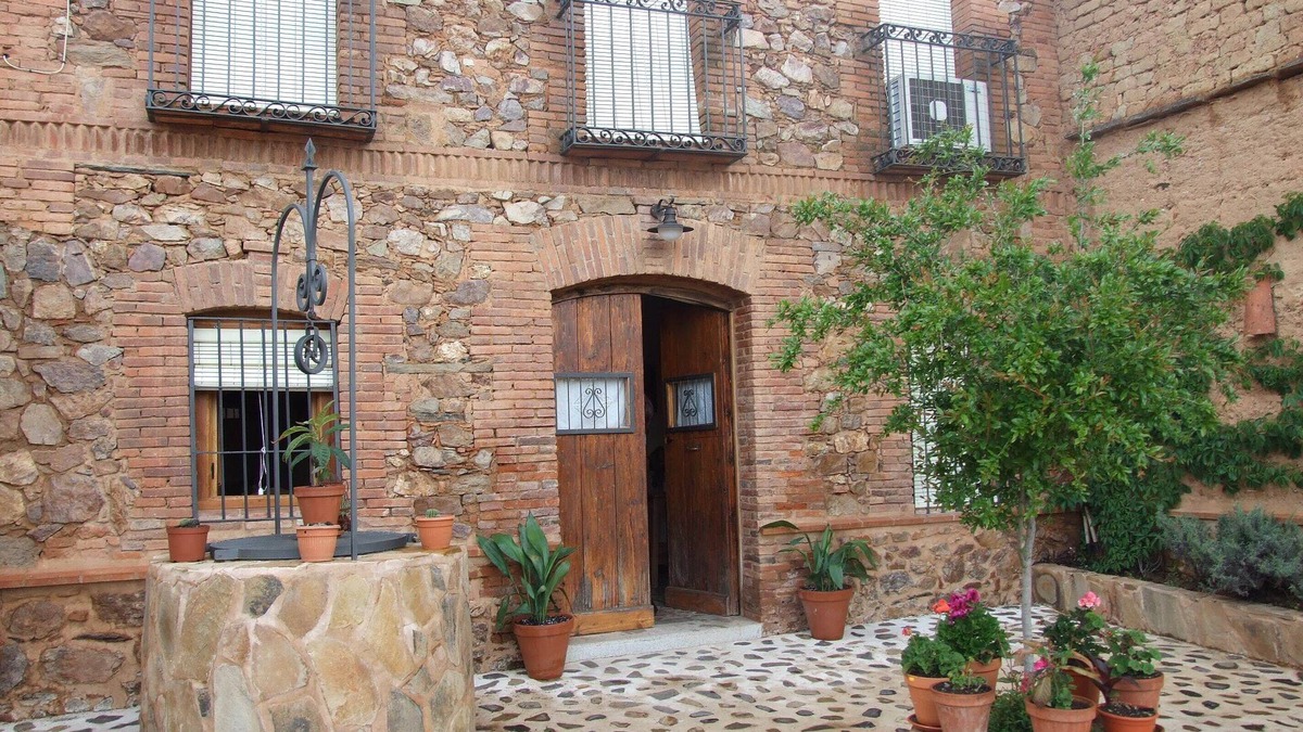 Navalpino Cottage | Self catering La Cerquilla del Médico for 10 people