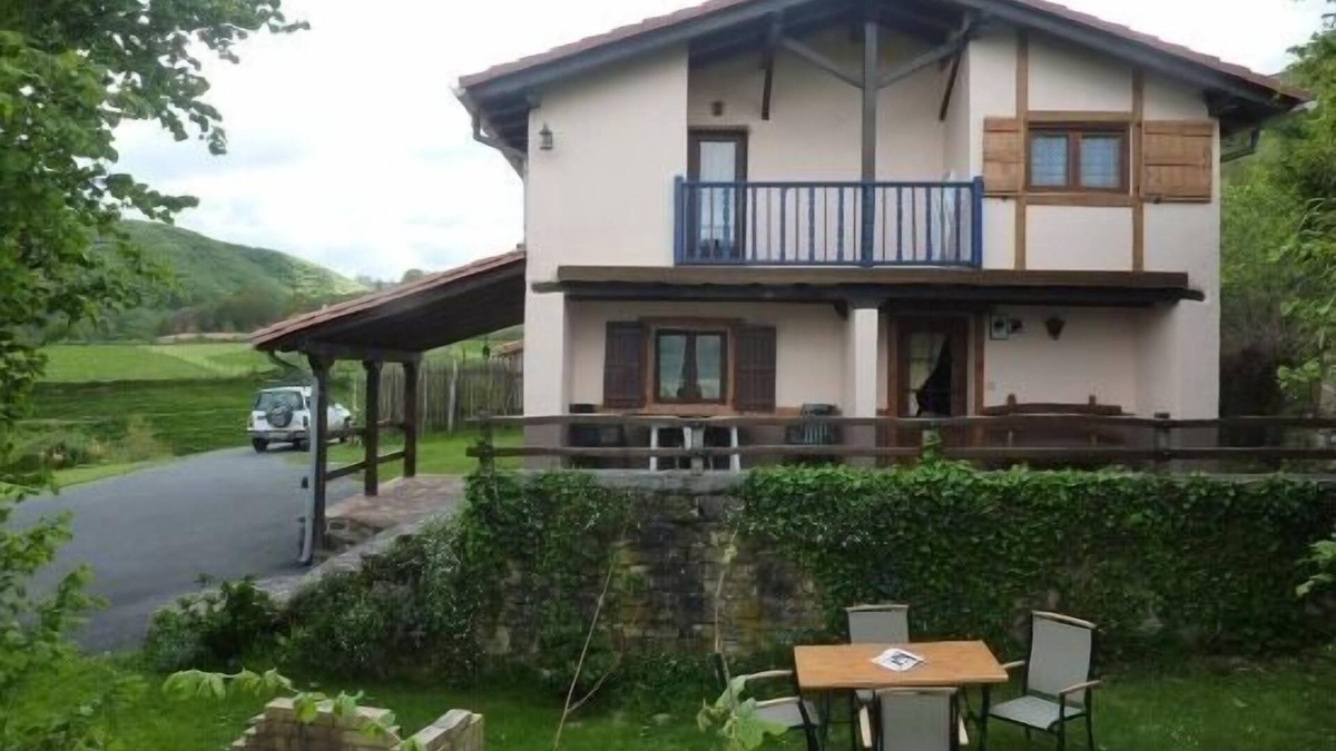 Azpilkueta Cottage | Self catering Labakia for 6 people