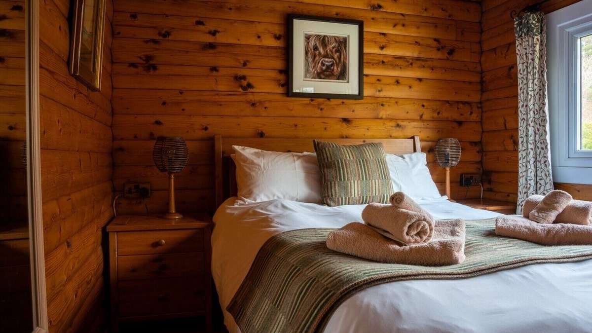 Duirinish Cabin | Self-Catering log cabin near Plockton and the Isle of Skye secluded, well equipped and dog friendly.