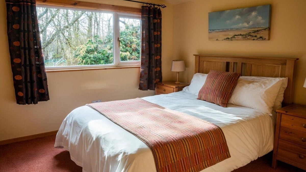 Duirinish Cabin | Self-Catering log cabin near Plockton and the Isle of Skye secluded, well equipped and dog friendly.