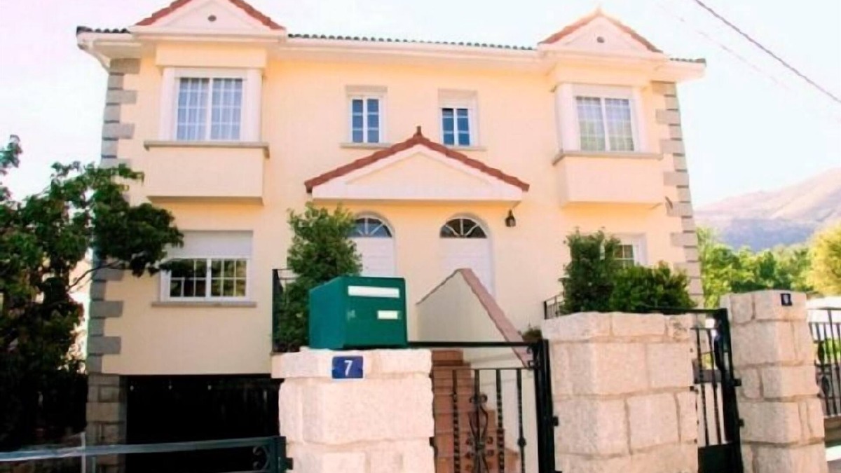 Valdemanco Cottage | Self catering Los Madroños for 8 people