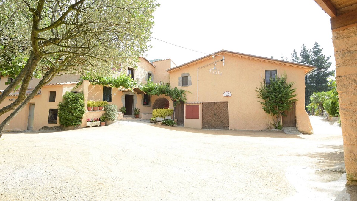 Arbucies Cottage | Self catering Mas Romeu for 12 people