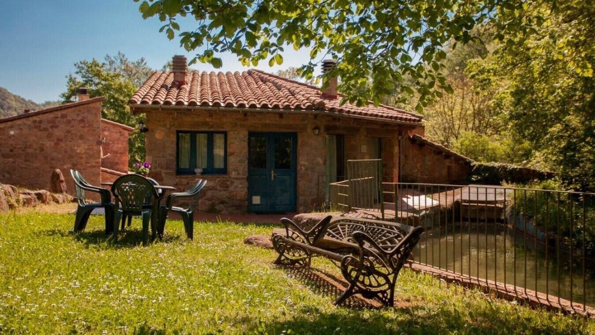 Riudaura Cottage | Self catering Molí de Dalt for 4-6 people with heated communal pool