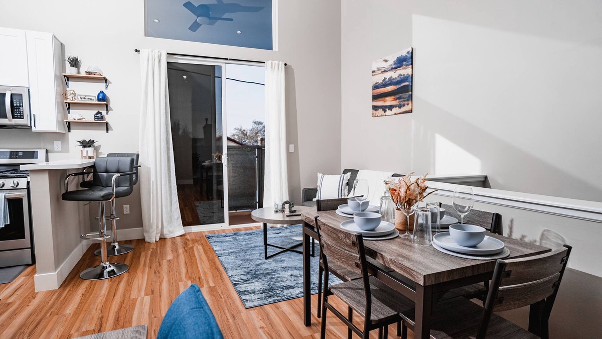 Reno Apartment | Self Check-In🔷500mbps🔷Pets OK🔷Walkers Paradise🔷2 Smart TV's🔷Arcade Machine