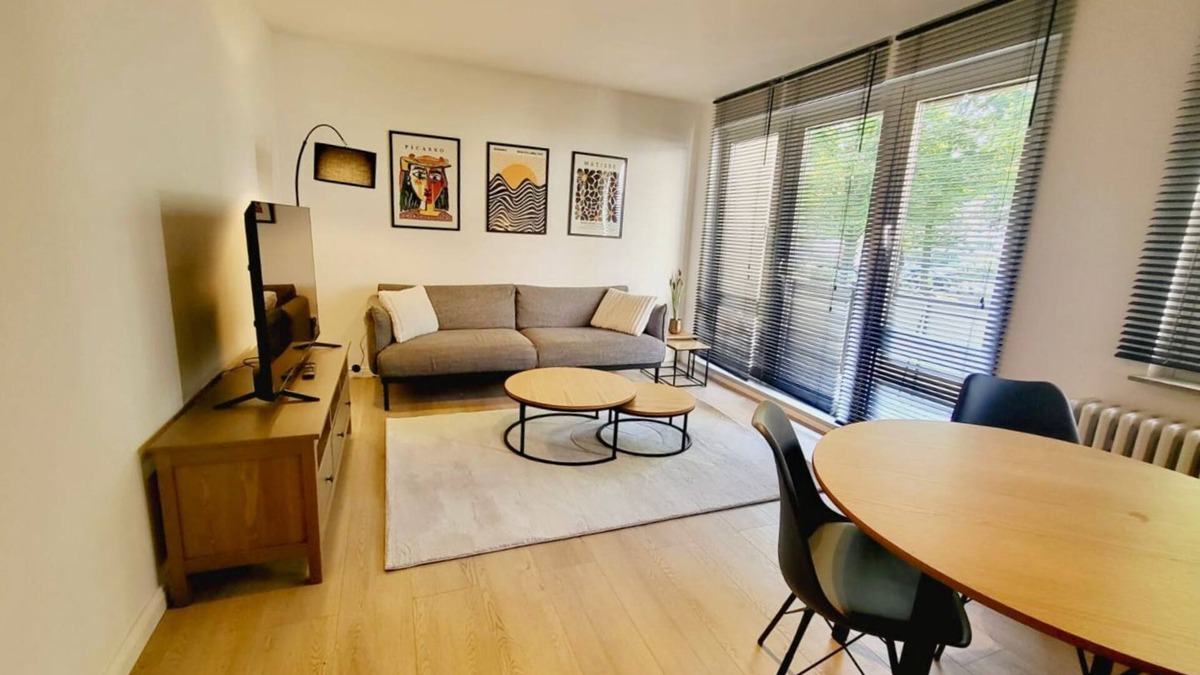 Huchting Apartment | Self check-in, smart TV, balcony