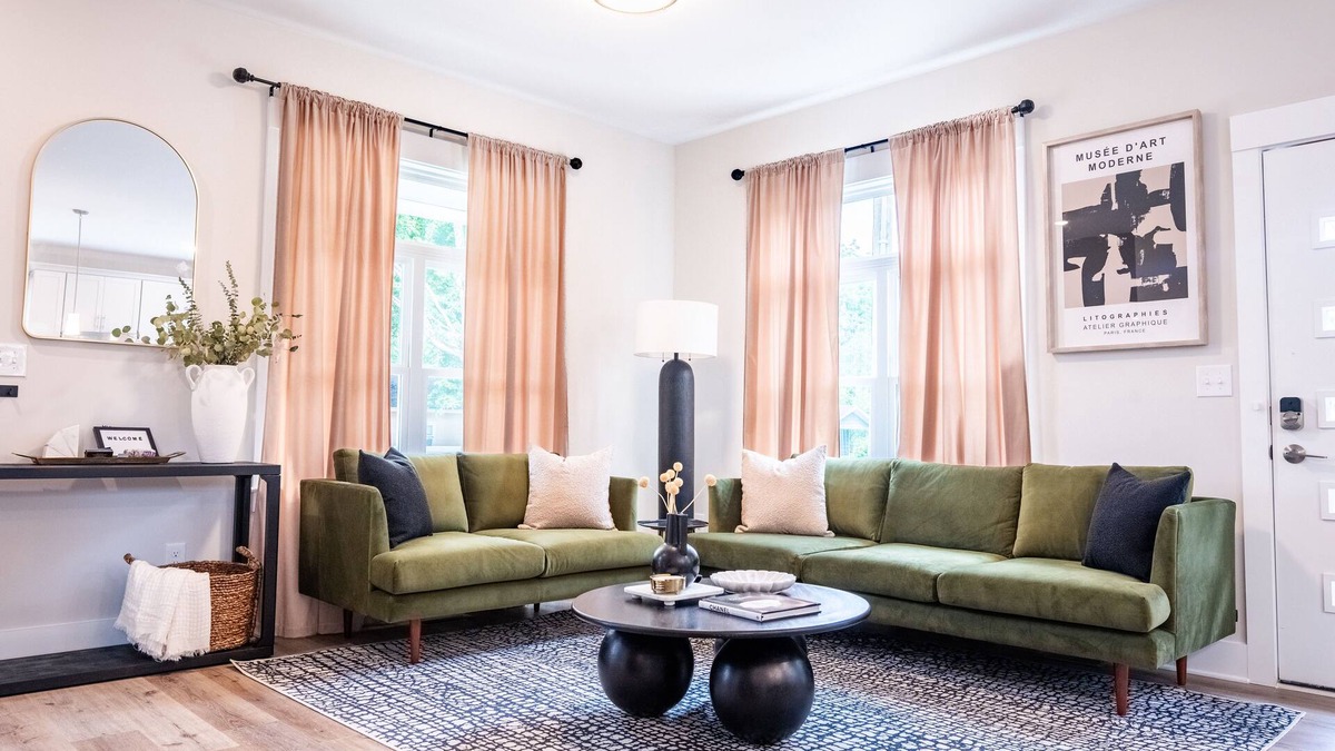 Downtown House | Self Check-In~Walk to Downtown~Newly Renovated