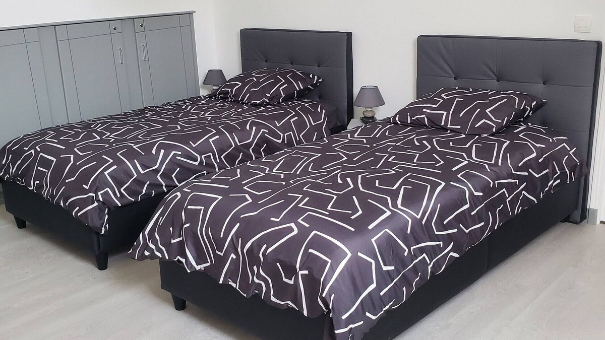 Saint-Jean-Froidmentel Condo | Self-contained accommodation with secure parking 2 single beds