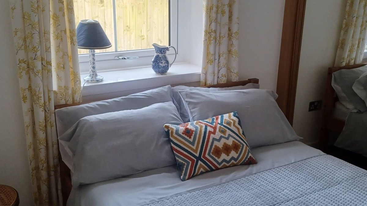 North West Apartment | Self-contained annex close to all transport links in Glasgow's West End