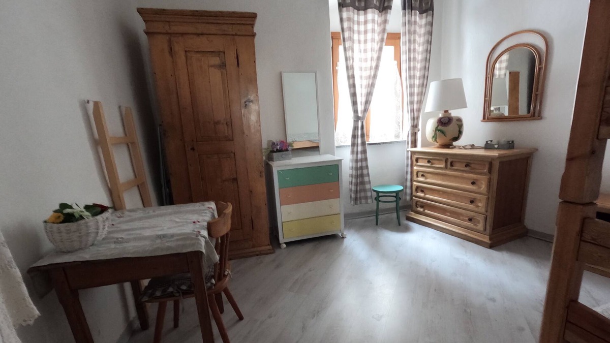 Carisolo Apartment | Self-contained apartment in historic center