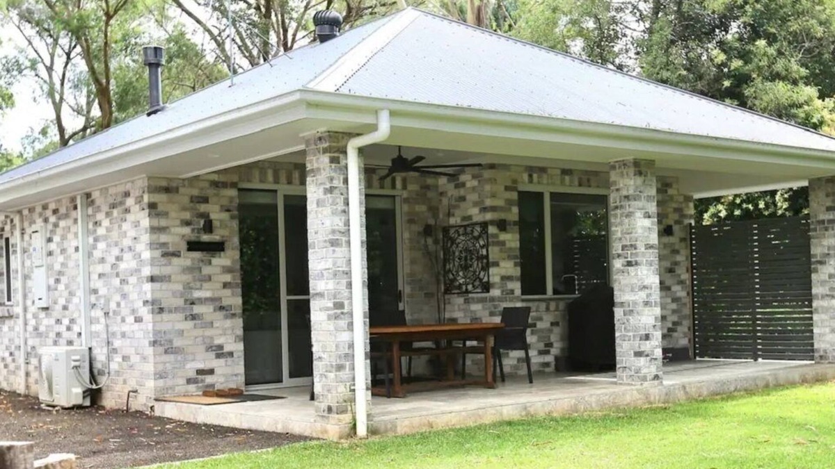 Mittagong Cottage | Self Contained Cottage in Bowral with Fireplace