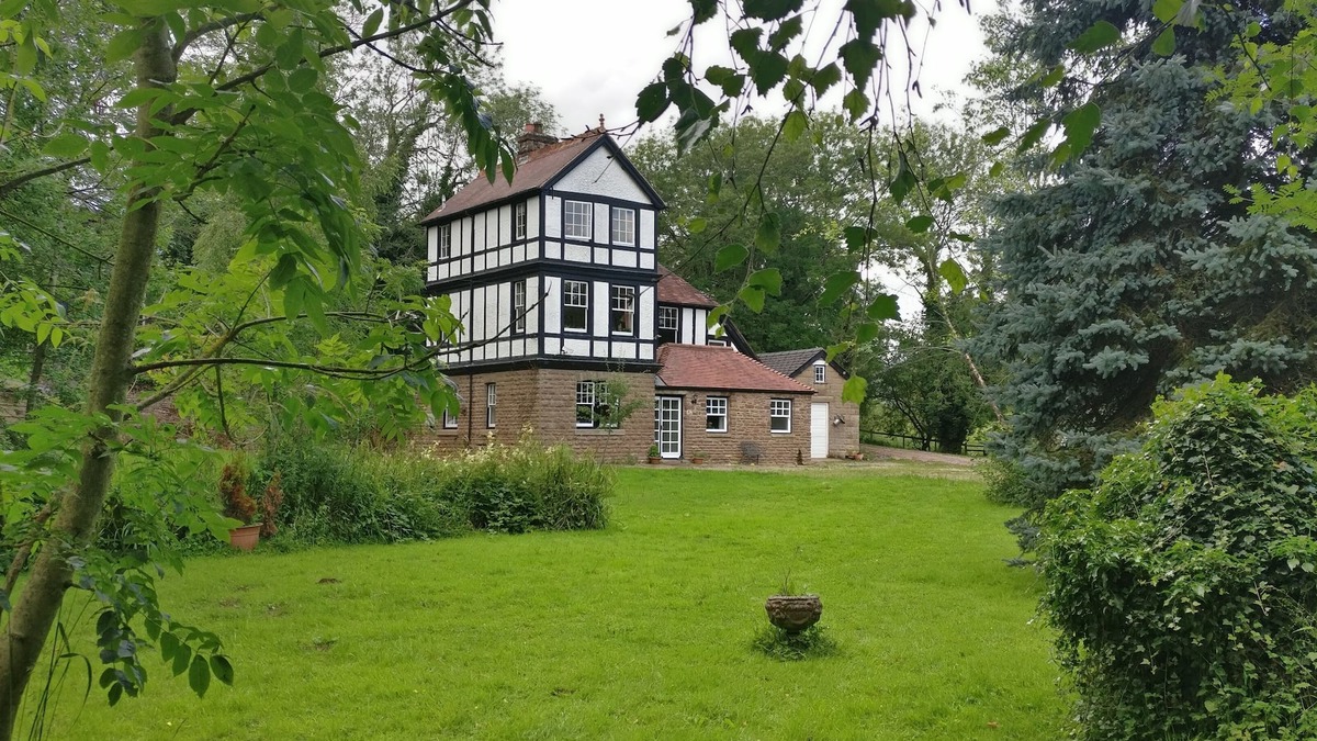 Bromyard Apartment | Self contained ground floor flat in peaceful location, excellent views and walks