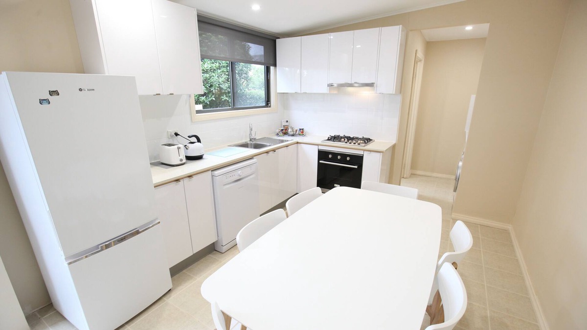 Batesford Apartment | Self contained studio apartment perfect for shorter or longer stays