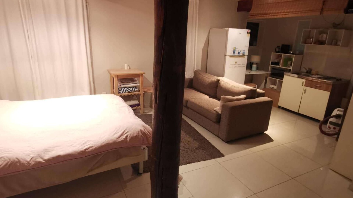 Laingholm Apartment | Self contained Studio surrounded by native NZ forest, close to City & amenities