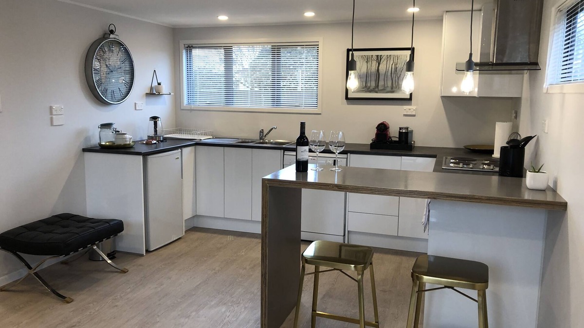 Taradale Apartment | Self contained Studio walking distance to Mission Estate