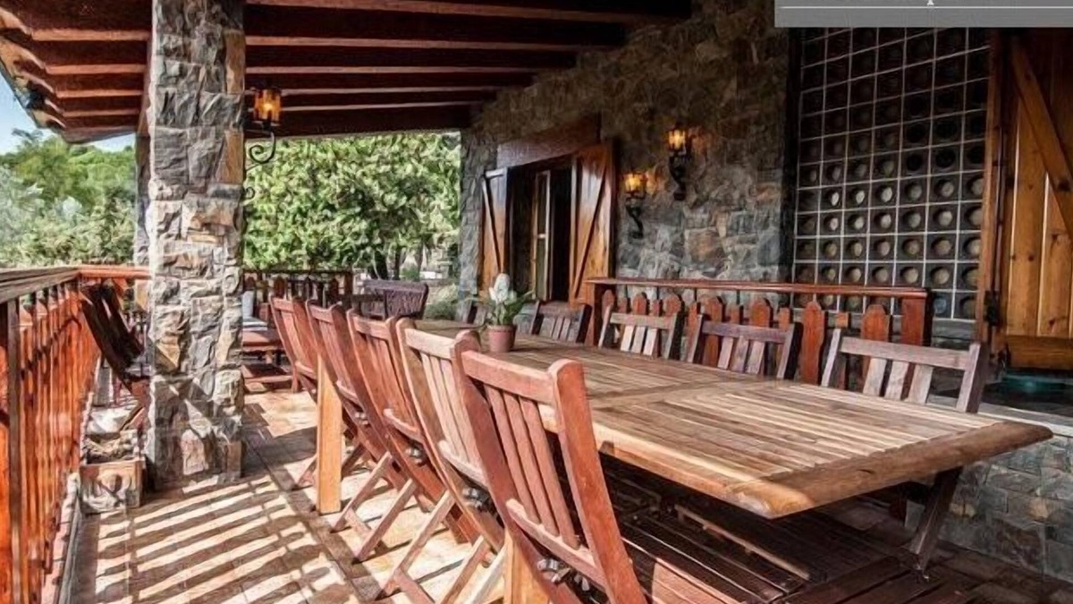 Els Gorgs Cottage | Self catering Les Franqueses for 16 people