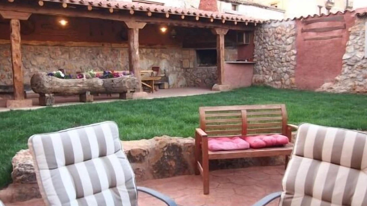 Pinilla de los Barruecos Cottage | Self catering Los Barruecos for 18 people