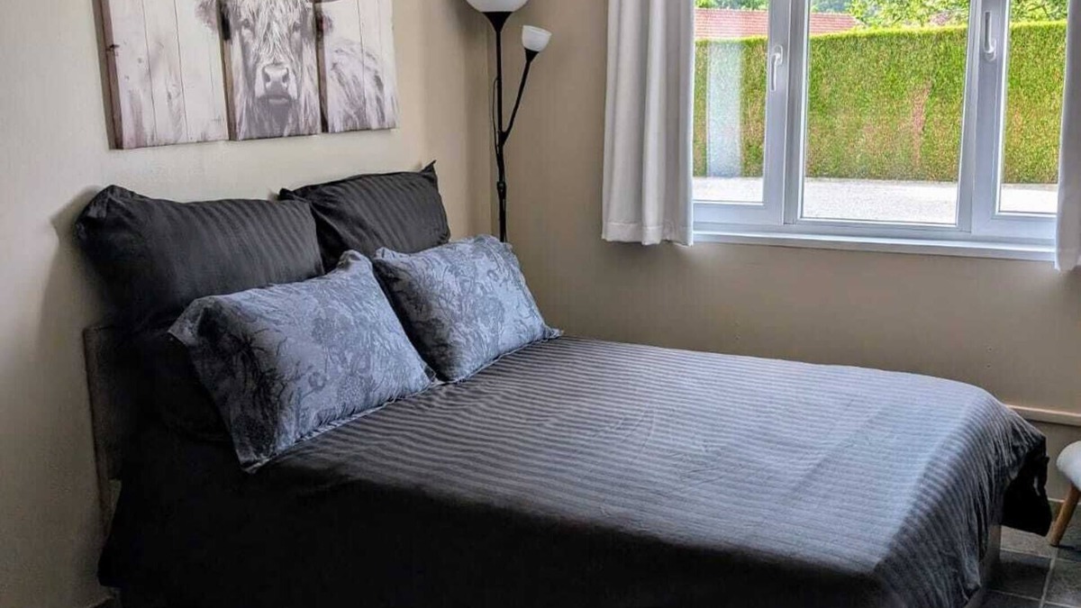 Bayenghem-les-Eperlecques Apartment | Self-contained apartment with swimming pool