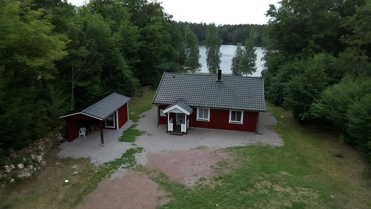 Olofstrom Cabin | Semesterhus Erikstorp Sjöutsikt Båtbrygga Fiske Bad Sjötomt