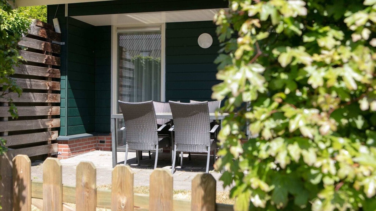 Rheezerveen House | Semi-detached house with a dishwasher