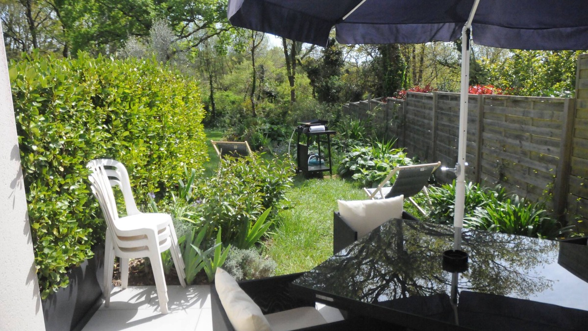 Saint-Gildas-de-Rhuys House | Semi-detached house in the countryside 5 minutes from the sea by car