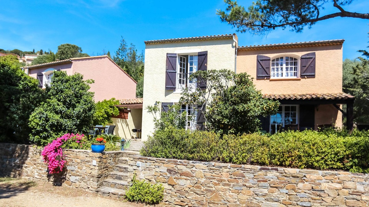 Bormes-Les-Mimosas Villa | Semi-detached villas * with communal pool in beautiful property. Ideal with family.