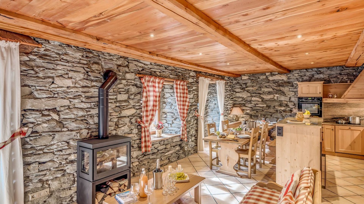 Les Brevieres Ski Chalet | Semi-detached chalet 16 people 7 bedrooms, ski in/ski out Tignes les Brévières