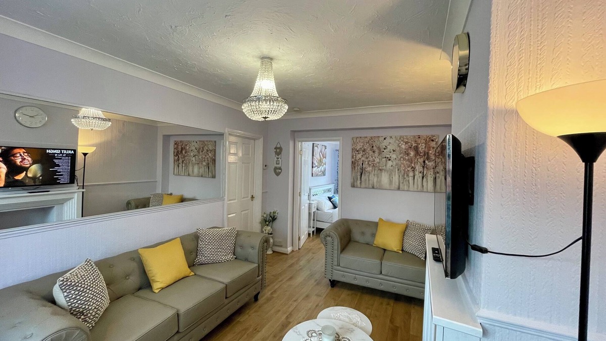 Rushmoor District House | Semi Detached House in Aldershot