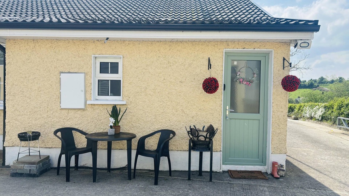 Cavan Apartment | Semi-Detached Old Style One Bedroom Apartment