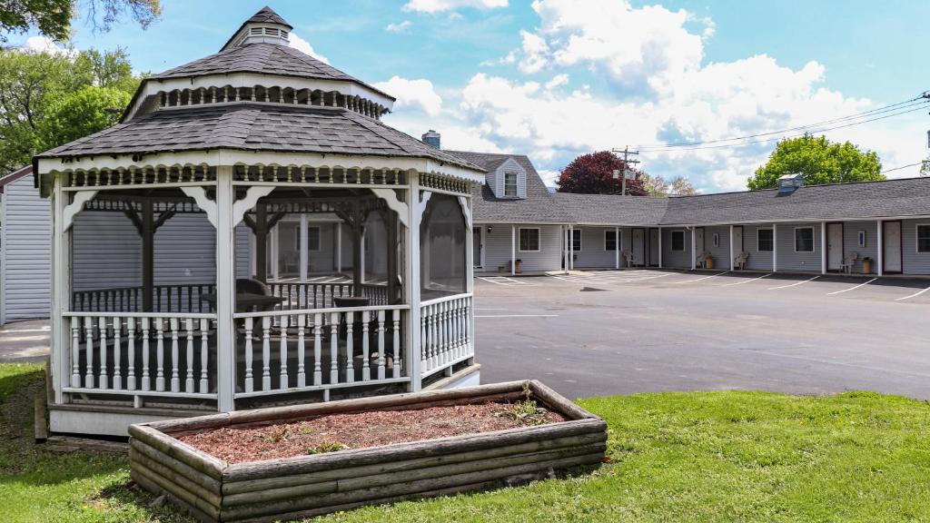 Watkins Glen Hotel | Seneca Clipper Inn