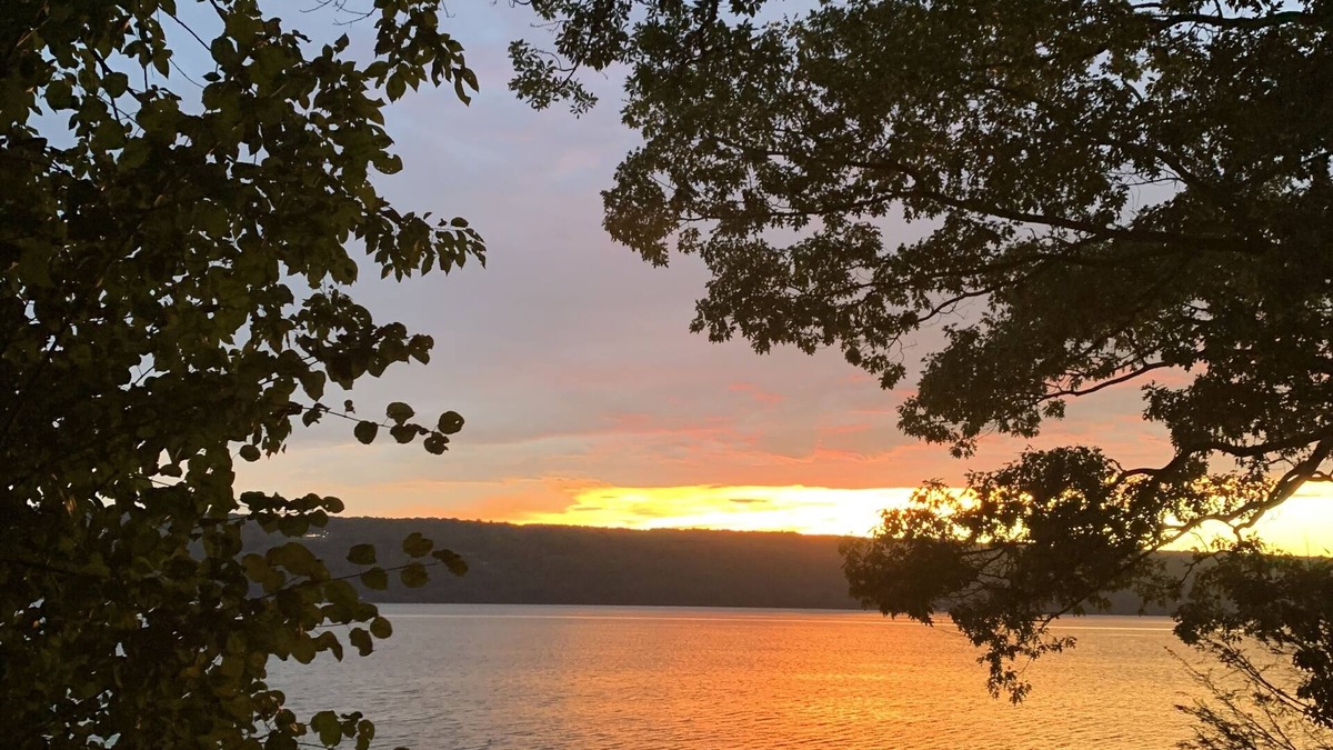 Burdett Cottage | Seneca Lake front cottage on heart of Wine Trail, with gorgeous sunset views.