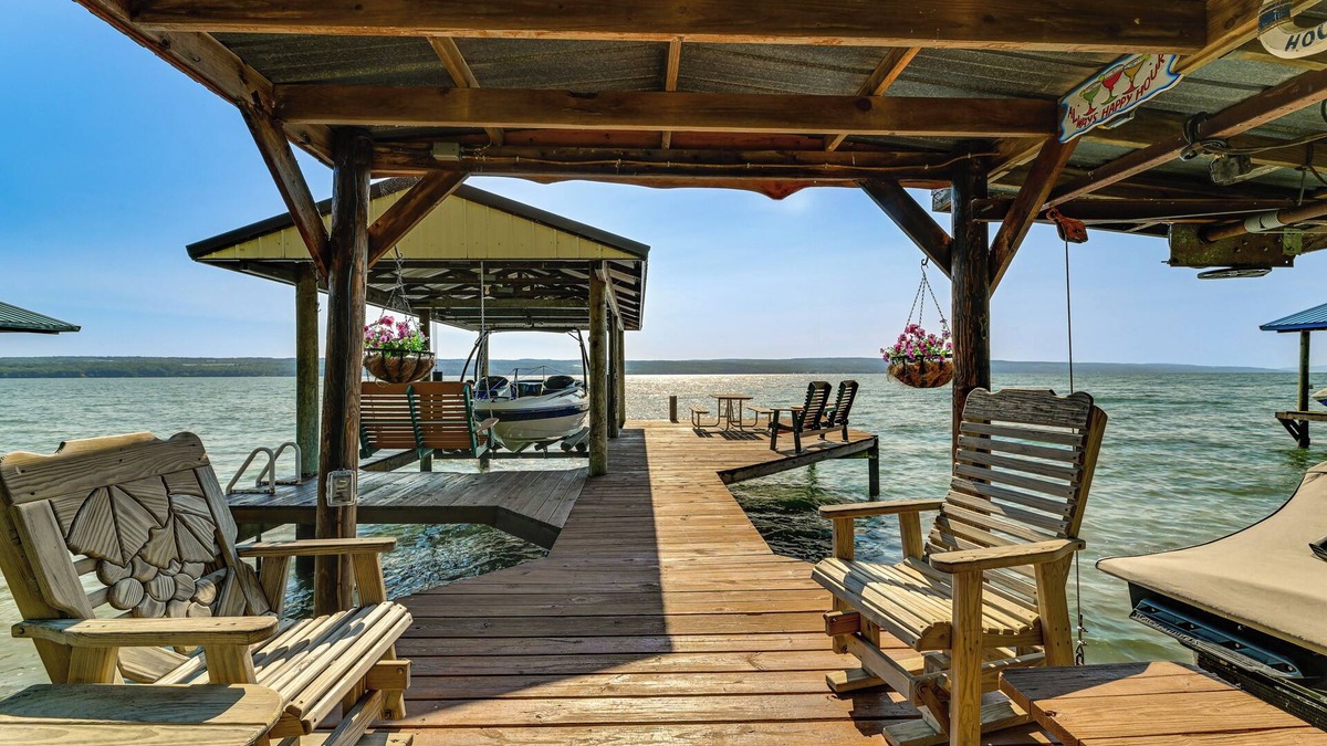 Town of Torrey Cottage | Seneca Lake House: Private Dock + Fire Pit!