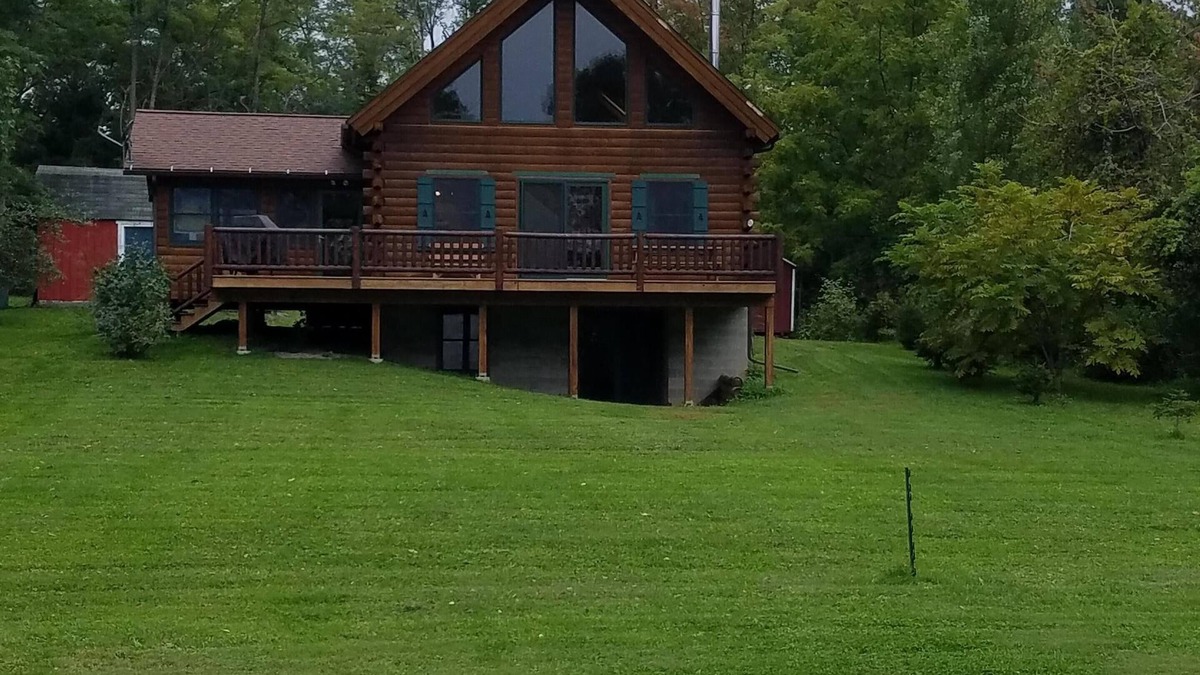 Town of Benton Cabin | Seneca lake Love Shack Route 14 Penn Yan NY in the heart of Wine Country