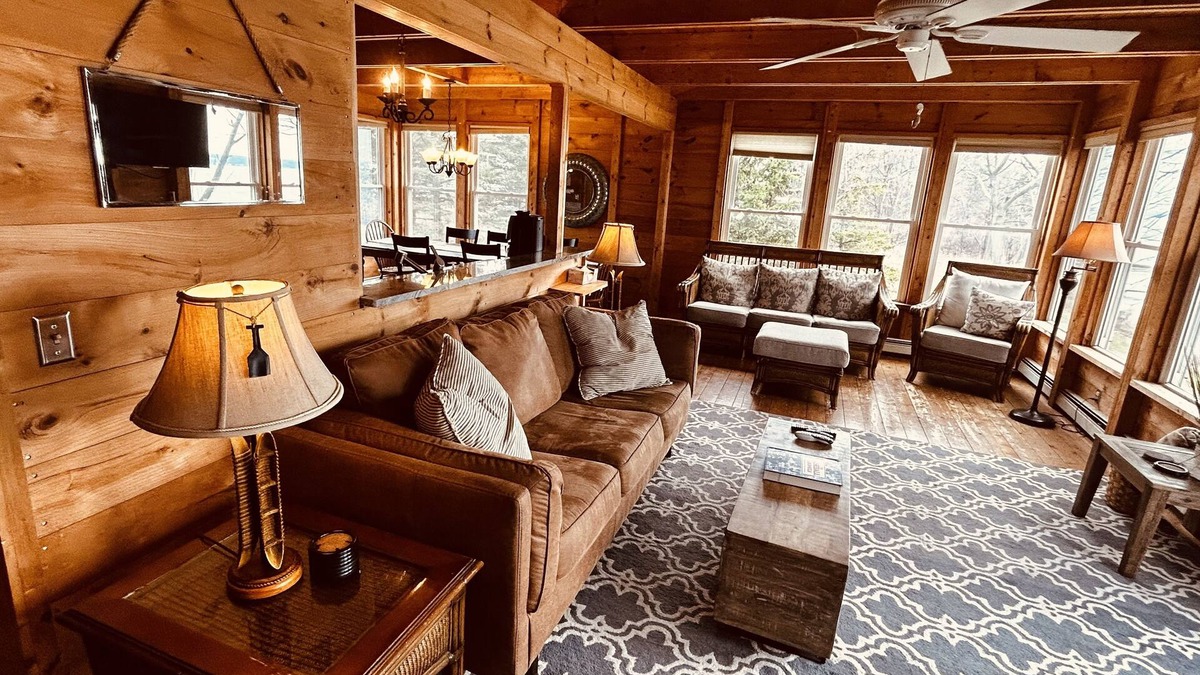 Geneva House | Seneca Lake Waterfront-On Wine Trail across from Three Brothers, close to Geneva