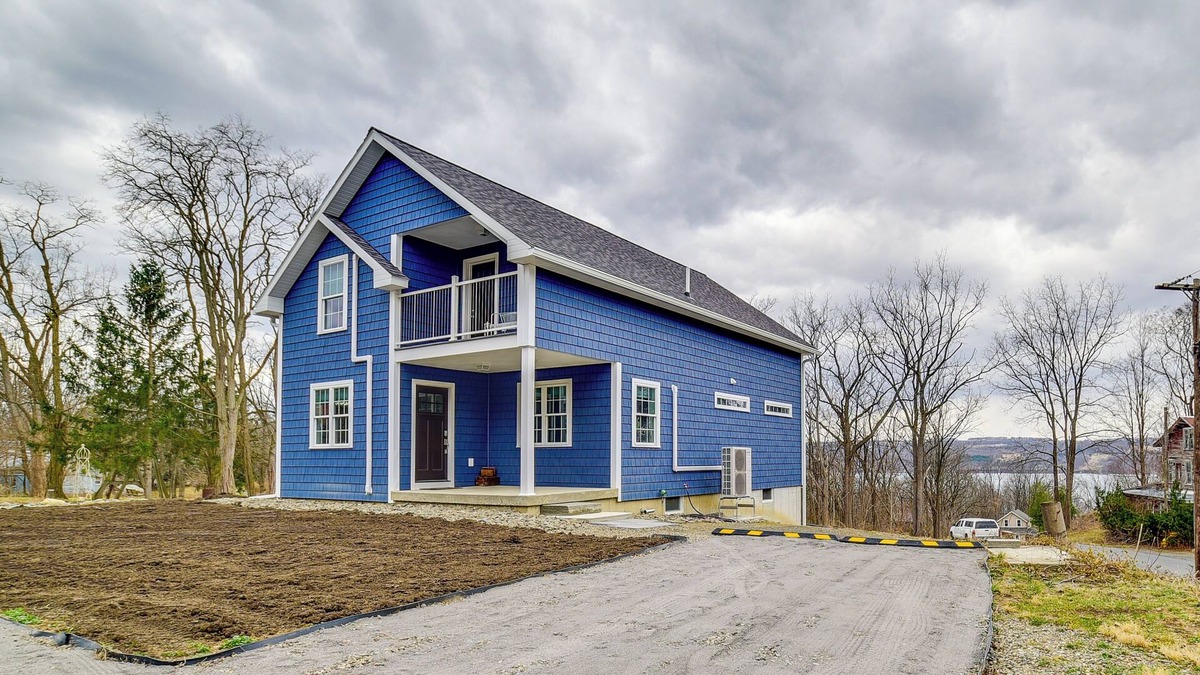 Valois Apartment | Seneca Lake Wine Trail Studio w/Water View!