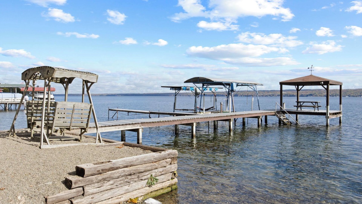 Himrod House | Seneca Lakefront | Hot Tub/Movie Theater/16 guest