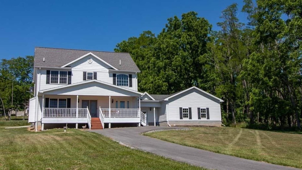 Town of Benton Cottage | Seneca Manor: "Right Along Seneca Lake Wine Trail - Near Geneva!"